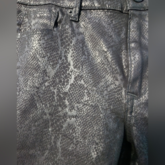 ✨️Final Price✨️Express Sz 6 Mid-Rise Snakeskin Print Metallic Coated Skinny Jean - Picture 6 of 9